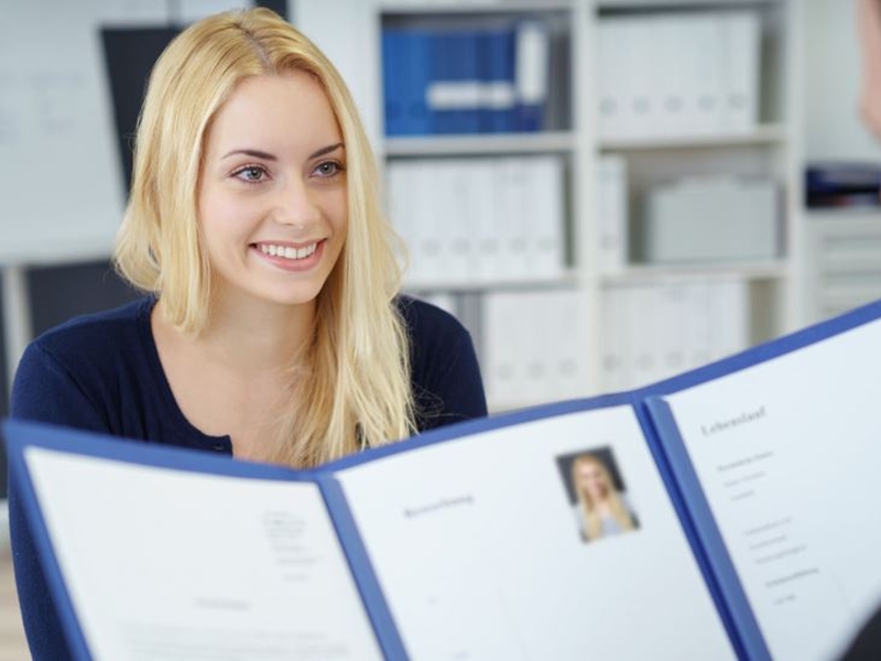 Trở thành ứng viên “bạc tỷ” với nhà tuyển dụng bằng mẫu CV ấn tượng - Ảnh 1