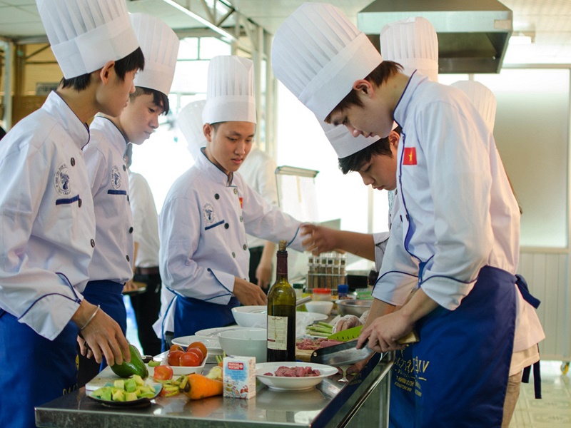 Công việc phụ bếp: Cần gì để theo đuổi con đường đầu bếp chuyên nghiệp