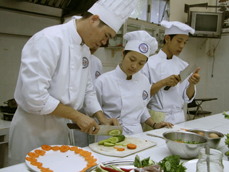 Học nấu ăn ở TPHCM: Danh sách các trung tâm đào tạo uy tín nhất