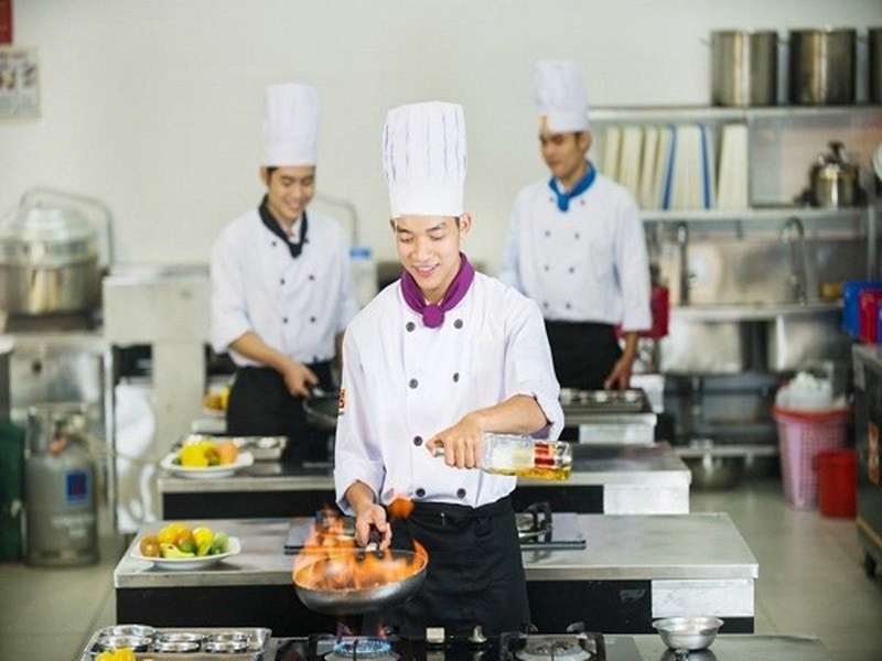 Học nấu ăn tại Hà Nội ở đâu rẻ và nhanh ra nghề nhất
