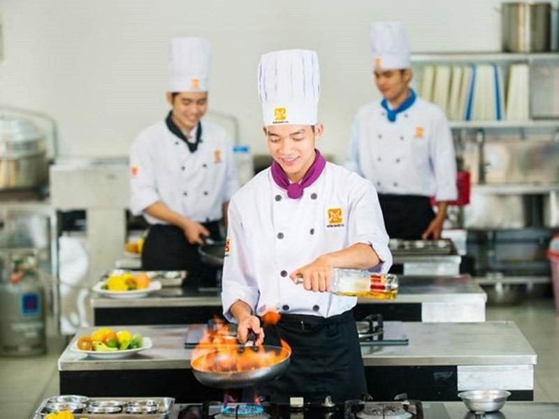 4 lý do khiến các bạn trẻ theo học nấu ăn chuyên nghiệp