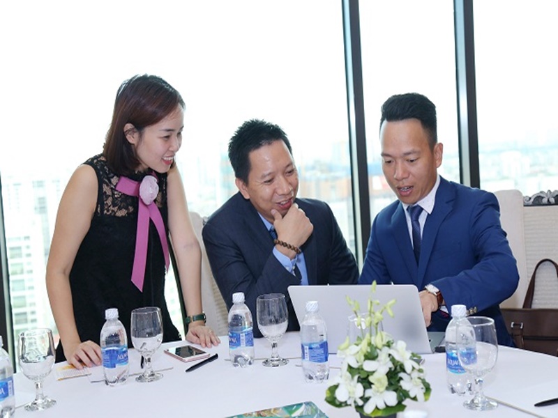 Bạn sẽ học được rất nhiều kĩ năng khác trong nghề tư vấn bất động sản mà trường đại học không dạy