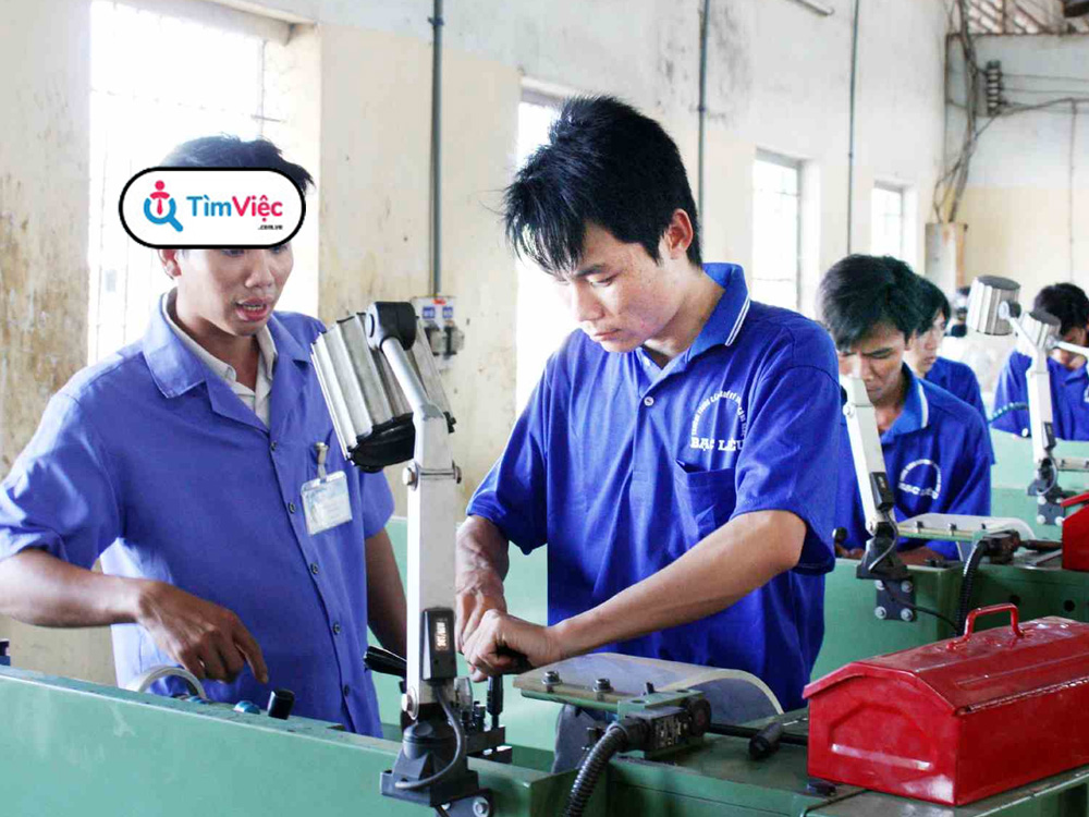 Production worker là gì? Hiểu đúng công việc công nhân sản xuất trực tiếp là gì