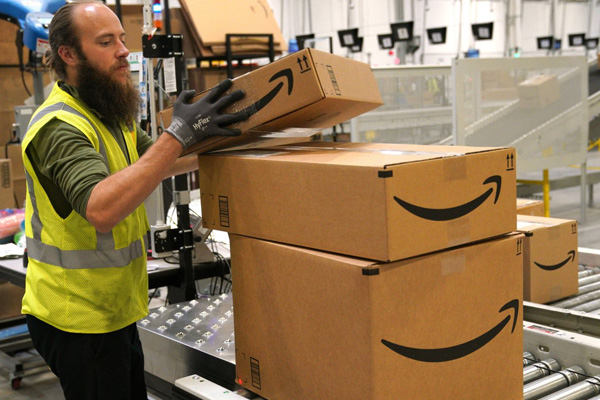 Amazon tuyển dụng thêm 33.000 người với lương trung bình 150.000 USD - Ảnh 1
