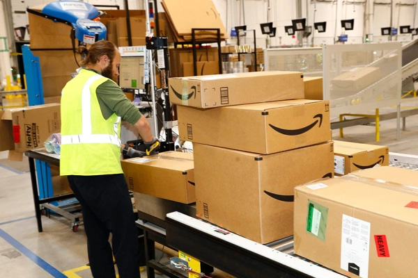 Amazon tuyển dụng thêm 33.000 người với lương trung bình 150.000 USD - Ảnh 2