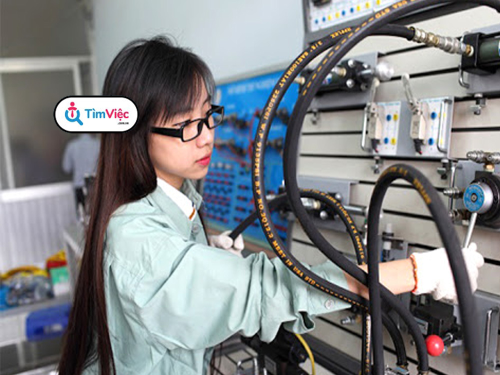 Mức lương ngành cơ điện tử, cơ khí, điện tử hiện nay là bao nhiêu ?