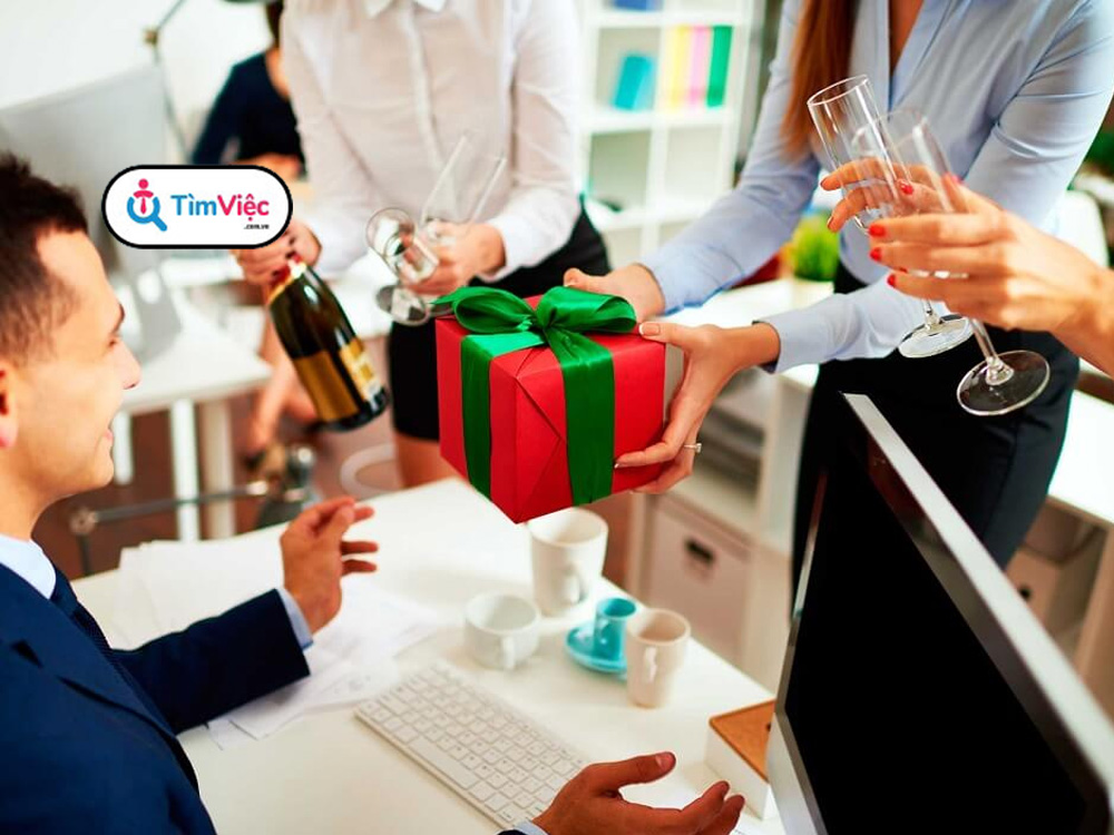Sinh nhật sếp tặng quà gì để vừa hợp cả nam lẫn nữ vừa ý nghĩa