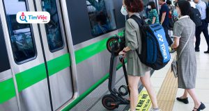 Theo chân dân công sở Hà Nội đi làm bằng xe đạp gấp, tàu điện và xe bus: Tiết kiệm hàng triệu đồng mỗi tháng!