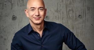 Jeff Bezos: 'Nghĩ về những điều làm bạn hối tiếc ở tuổi 80, đó sẽ là những thứ mà bạn không dám làm!'