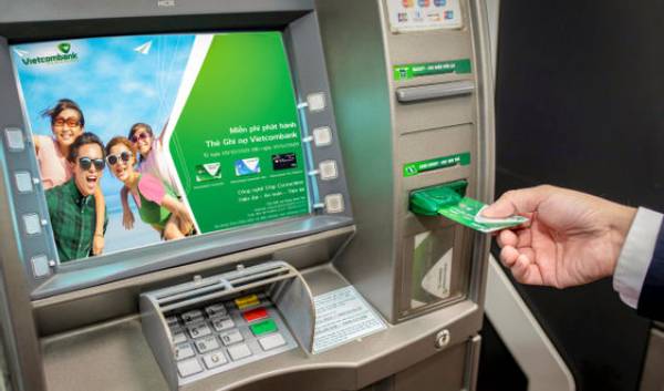 Cách kích hoạt thẻ Vietcombank online và trực tiếp ngoài cây ATM