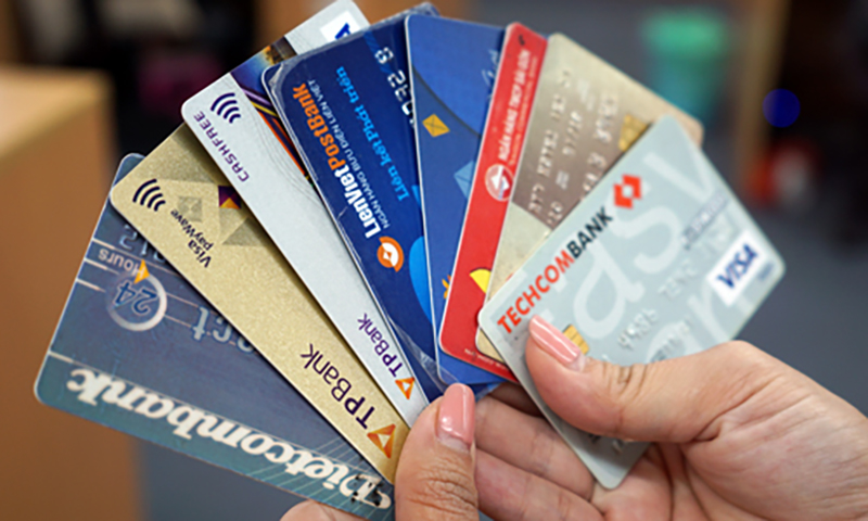 Rút tiền thẻ tín dụng như thế nào? Cách rút tiền an toàn
