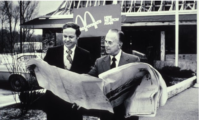 Nguồn thu chính không phải từ bán đồ ăn nhanh, thực tế McDonald’s kiếm tiền nhờ buôn đất: Chiến lược tinh vi để dẫn đầu của ông tổ ngành bất động sản dòng tiền kép - Ảnh 1