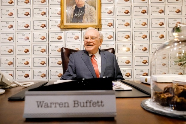 Làm việc vì đam mê như Warren Buffett: Từng không hề hỏi lương khi chưa là tỷ phú, cuối tháng mới biết nhận được bao nhiêu tiền