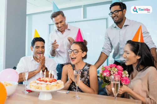 Dân văn phòng và “truyền thống” tổ chức sinh nhật đồng nghiệp: Người quen, kẻ lạ đều khó từ chối - Ảnh 1