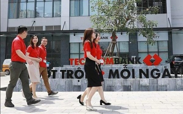Cán bộ nhân viên Techcombank thu nhập bình quân 528 triệu đồng/người trong năm 2022 - Ảnh 1