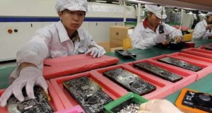 Công nhân nhà máy Foxconn tiết lộ sự thật bất ngờ về dây chuyền sản xuất iPhone 14 ở Trung Quốc