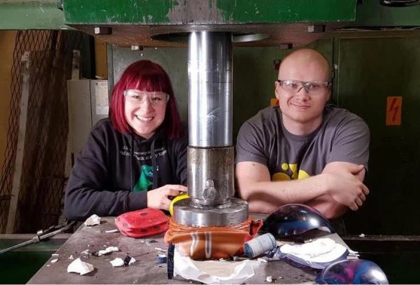 Người đàn ông kiếm được 15 tỷ đồng/năm nhờ việc nghiền nát mọi thứ thành cát bụi: Nghe kinh dị nhưng đây là ngành nghề được xem như cỗ máy kiếm tiền lớn thứ 2 chỉ sau Google