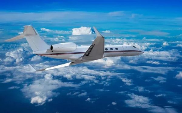 Tiếp viên hàng không kể bí mật chuyện phục vụ giới siêu giàu, thu nhập 75 triệu đồng/tháng, có khi nhận được 63 triệu tiền tip