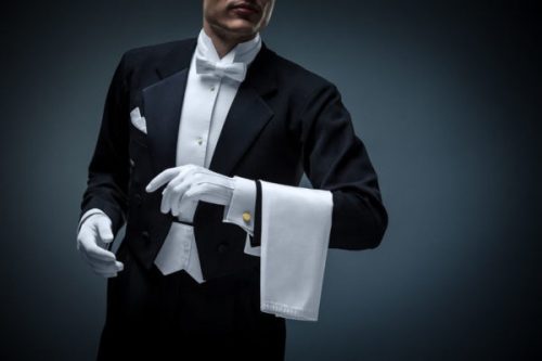 Butler là gì? Tìm hiểu công việc và vai trò butler trong khách sạn - Ảnh 1