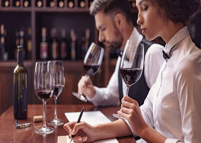 Sommelier là gì? Khám phá nghề sommelier nhà hàng - khách sạn