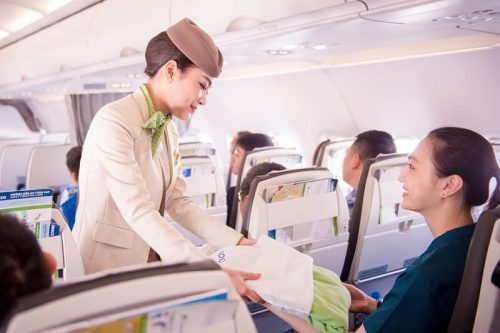 Flight attendant là gì? Tiêu chuẩn dành cho tiếp viên hàng không - Ảnh 2