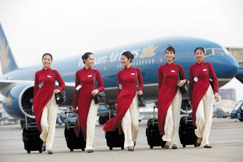 Flight attendant là gì? Tiêu chuẩn dành cho tiếp viên hàng không - Ảnh 4