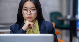 5 Câu Hỏi Tự Vấn Quan Trọng Cho Người Mới Bắt Đầu Sự Nghiệp