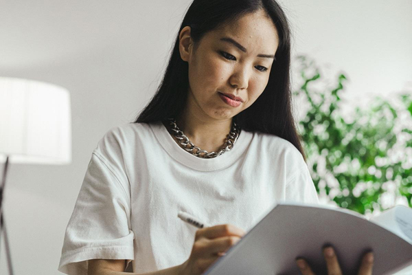 Đối Mặt v&agrave; Vượt Qua Khủng Hoảng Giữa Sự Nghiệp - Ảnh 2