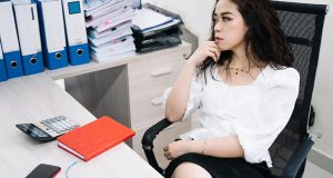 Lắng nghe bản thân để tránh ‘nóng trong người’ chốn công sở