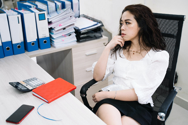 Lắng nghe bản th&acirc;n để tr&aacute;nh &lsquo;n&oacute;ng trong người&rsquo; chốn c&ocirc;ng sở - Ảnh 2